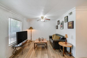 4 Mi to Dtwn Dallas Condo with Pool Access!